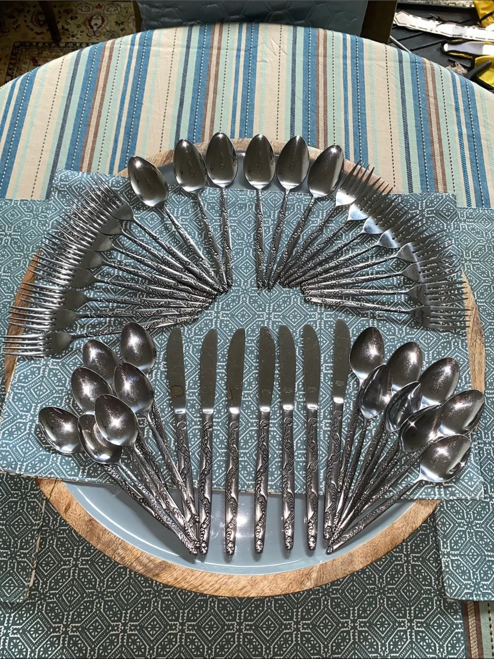 Vintage NATIONAL STAINLESS/JAPAN 44 Piece (7 Sets) “Floral & Scroll” Flatware
